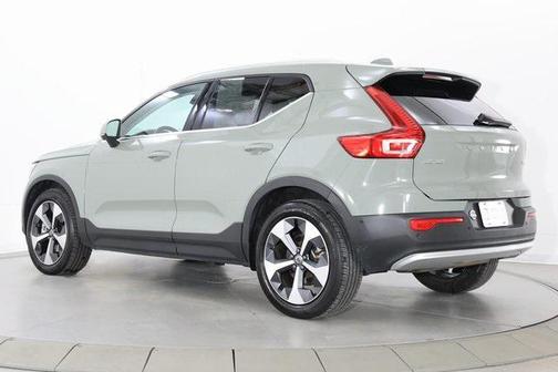 2025 Volvo XC40 B5 Plus Bright Theme