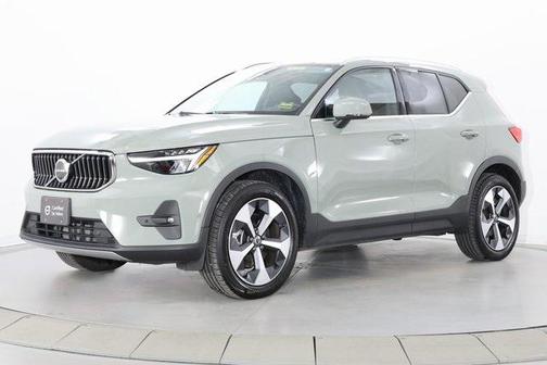 2025 Volvo XC40 B5 Plus Bright Theme