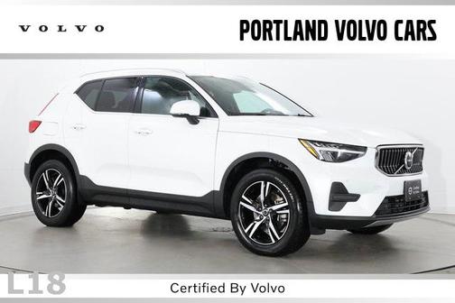 2025 Volvo XC40 B5 Core Bright Theme