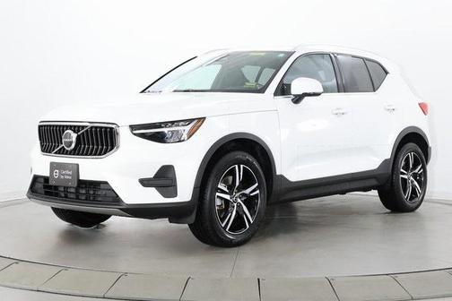 2025 Volvo XC40 B5 Core Bright Theme