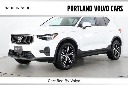 2025 Volvo XC40 B5 Core Bright Theme