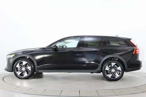 2025 Volvo V60 Cross Country Plus, B5 AWD Gas (mild hybrid)