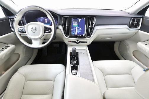 2025 Volvo V60 Cross Country Plus, B5 AWD Gas (mild hybrid)