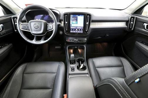 Sage Green Metallic 2024 Volvo XC40 B5 Core Bright Theme