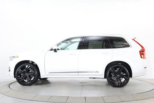 Crystal White Metallic 2023 Volvo XC90 B6 Plus 7-Seater