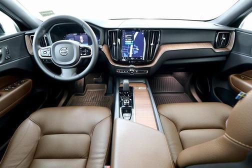 2023 Volvo XC60 Recharge Plug-In Hybrid T8 Plus Dark Theme