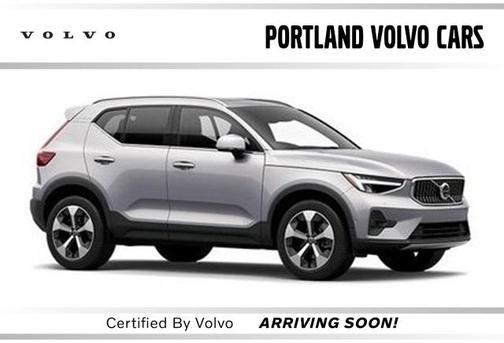 2025 Volvo XC40 B5 Plus Dark Theme