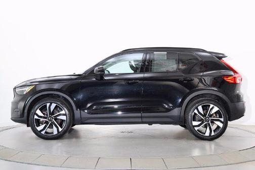 Onyx Black Metallic 2024 Volvo XC40 B5 Core Dark Theme