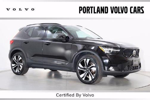 Onyx Black Metallic 2024 Volvo XC40 B5 Core Dark Theme
