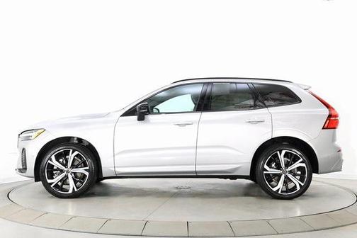 2022 Volvo XC60 B6 R-Design
