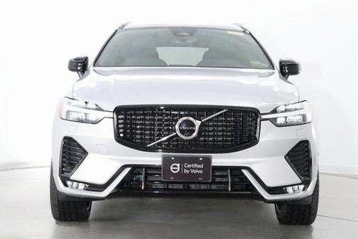 2022 Volvo XC60 B6 R-Design