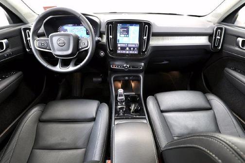 Onyx Black 2025 Volvo XC40 Plus Dark Theme