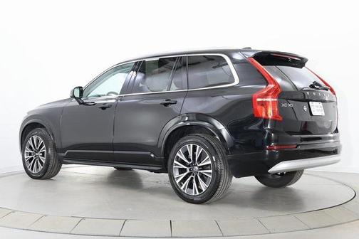 2022 Volvo XC90 T5 Momentum