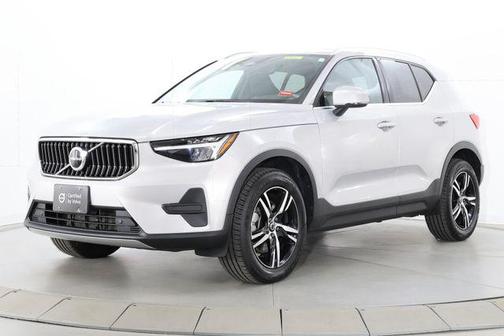 Silver Dawn Metallic 2025 Volvo XC40 B5 Core Bright Theme