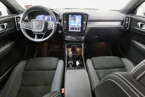 Silver Dawn Metallic 2025 Volvo XC40 B5 Plus Dark Theme