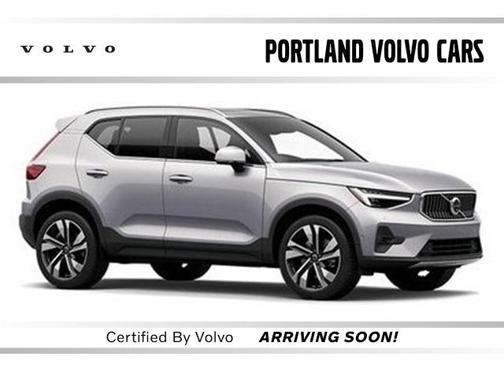 2025 Volvo XC40 B5 Plus Dark Theme