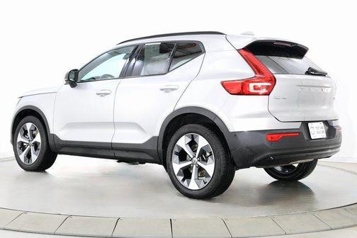 Silver Dawn Metallic 2025 Volvo XC40 B5 Plus Dark Theme