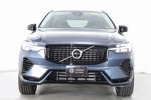 2023 Volvo XC60 Recharge Plug-In Hybrid T8 Plus Dark Theme