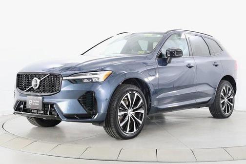 2023 Volvo XC60 Recharge Plug-In Hybrid T8 Plus Dark Theme
