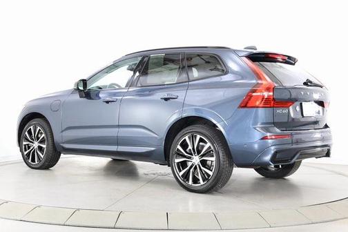 2023 Volvo XC60 Recharge Plug-In Hybrid T8 Plus Dark Theme