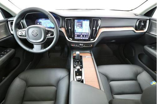 Onyx Black Metallic 2026 Volvo V60 Cross Country Plus, B5 AWD Gas (mild hybrid)