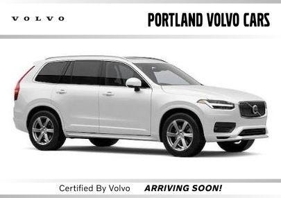 Crystal White Metallic 2023 Volvo XC90 B6 Plus 7-Seater