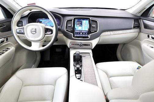 Crystal White Metallic 2023 Volvo XC90 B6 Plus 7-Seater