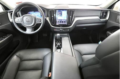 Platinum Grey 2025 Volvo XC60 B5 Core