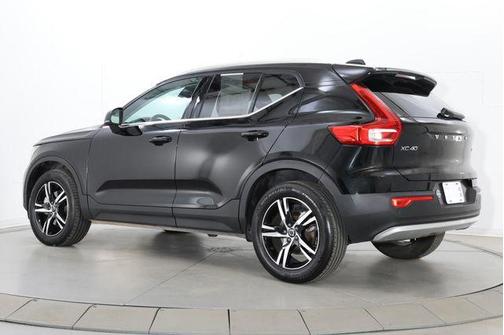 Onyx Black 2025 Volvo XC40 B5 Core Bright Theme