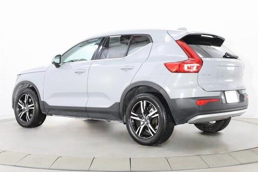 2025 Volvo XC40 B5 Core Bright Theme