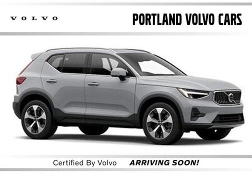 2025 Volvo XC40 B5 Core Bright Theme
