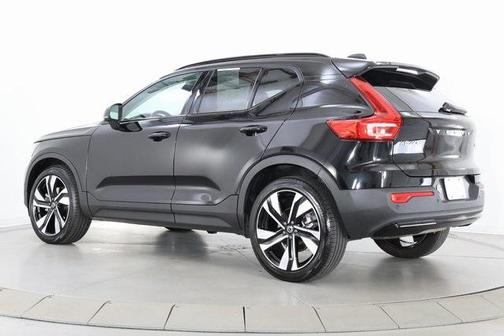 2025 Volvo XC40 B5 Plus Dark Theme