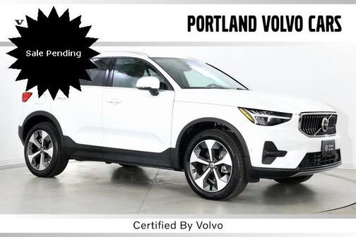 2024 Volvo XC40 B5 Plus Bright Theme