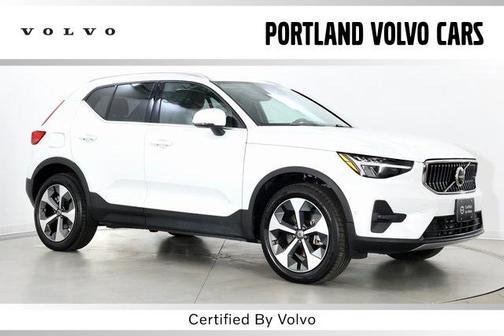 2024 Volvo XC40 B5 Plus Bright Theme