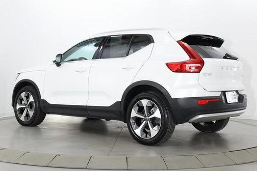 2024 Volvo XC40 B5 Plus Bright Theme
