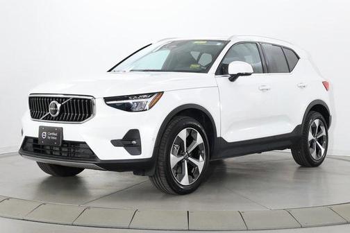 2024 Volvo XC40 B5 Plus Bright Theme