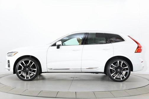 2023 Volvo XC60 B5 Ultimate Bright Theme