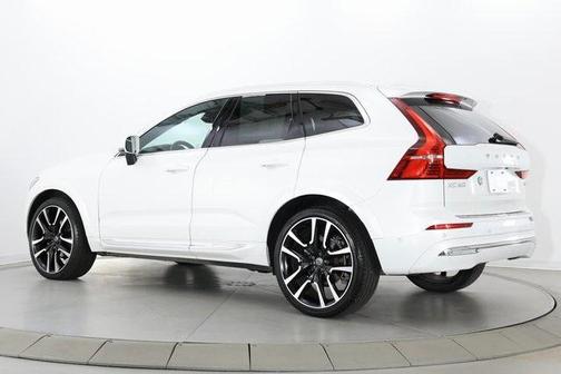 2023 Volvo XC60 B5 Ultimate Bright Theme