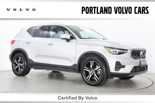 2025 Volvo XC40 B5 Core Bright Theme