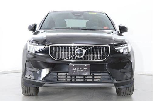 Onyx Black 2025 Volvo XC40 B5 Core Bright Theme