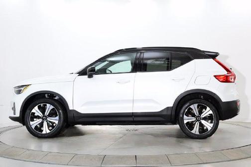 Crystal White Metallic 2023 Volvo XC40 Recharge Pure Electric Twin Core