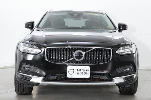 2021 Volvo V90 Cross Country T6