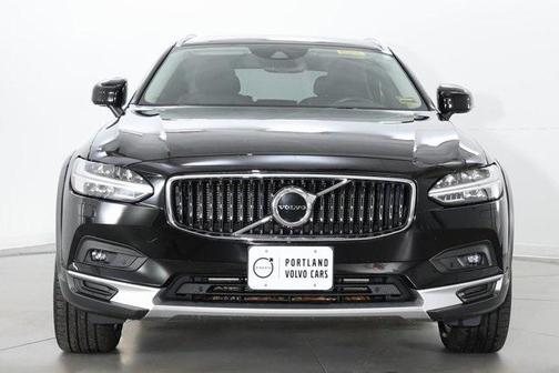 2021 Volvo V90 Cross Country T6