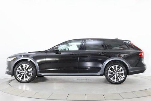 2021 Volvo V90 Cross Country T6