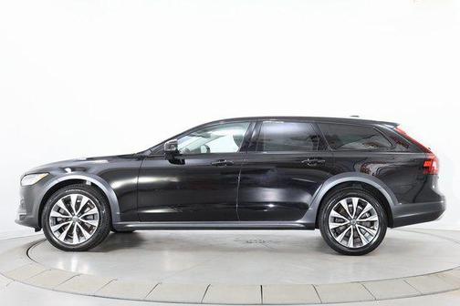 2021 Volvo V90 Cross Country T6