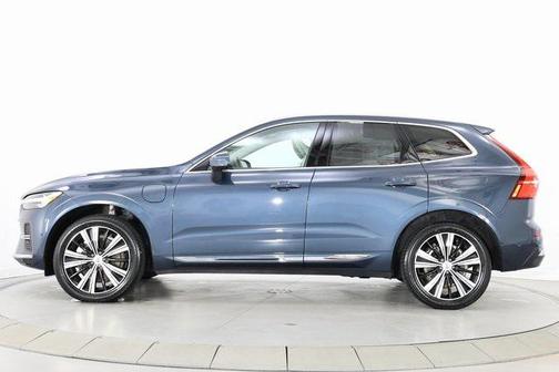 2023 Volvo XC60 Recharge Plug-In Hybrid T8 Plus Bright Theme