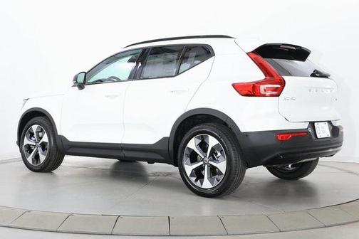 2026 Volvo XC40 Plus, B5 AWD Gas (mild hybrid), Dark