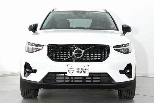 2026 Volvo XC40 Plus, B5 AWD Gas (mild hybrid), Dark