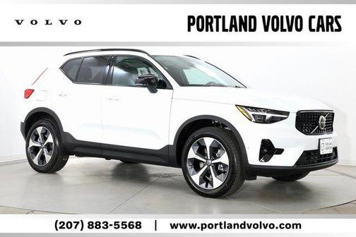 Crystal White 2026 Volvo XC40 Plus, B5 AWD Gas (mild hybrid), Dark