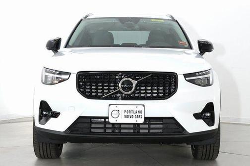 Crystal White 2026 Volvo XC40 Plus, B5 AWD Gas (mild hybrid), Dark